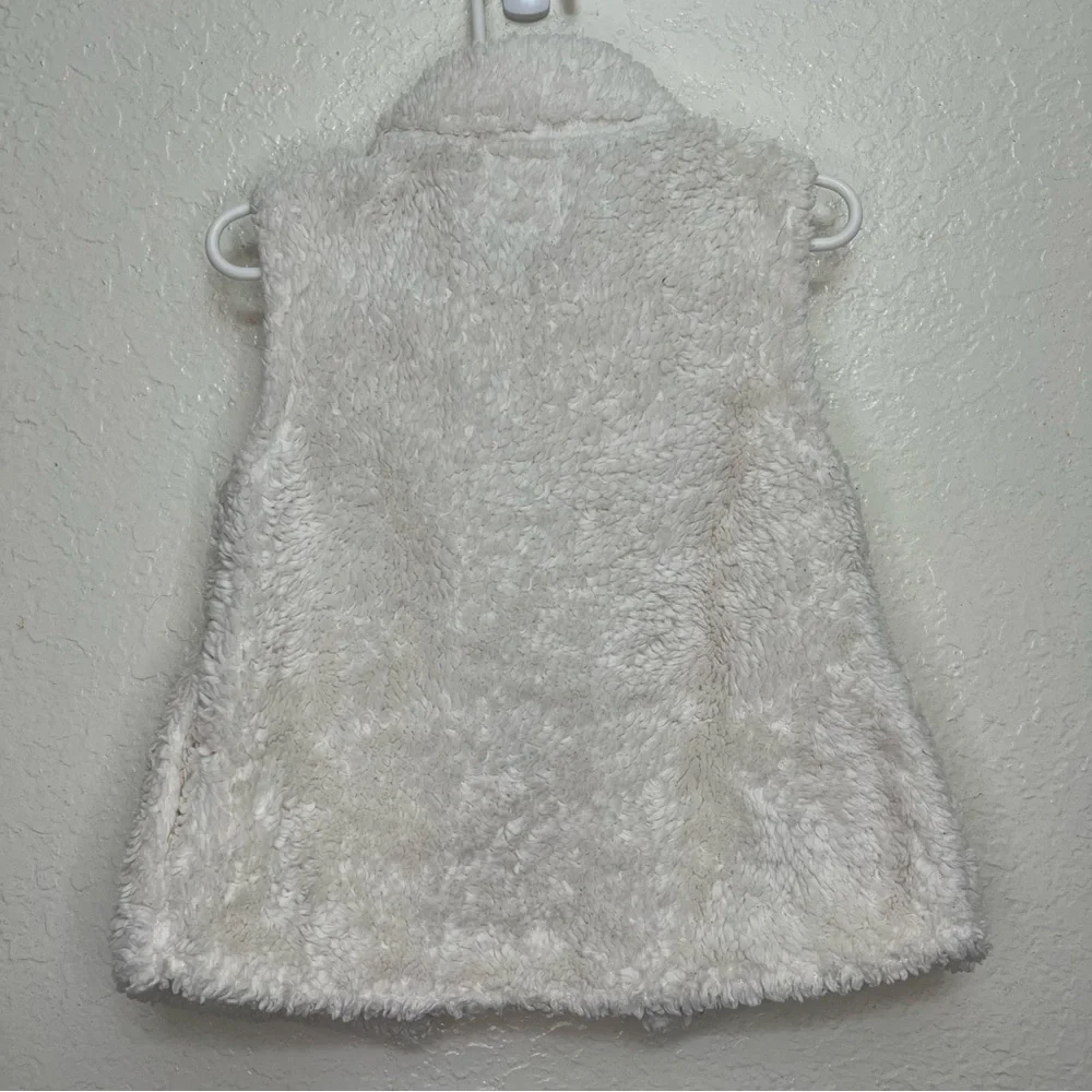 Old‎ Navy white fleece vest size 3t